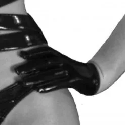 Patrice Catanzaro | Molly | Korte Handschoenen | Zwart -BODY & HEALTH Verkoop 4800Patrice Catanzaro Molly korte handschoentjes zwart lak