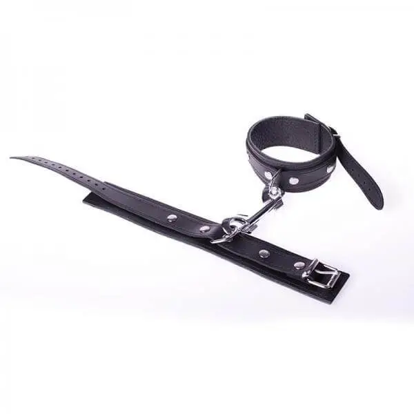 King Kink | Basic Leather Ankle Cuffs | 5 Cm 4 King Kink | Basic Leather Ankle Cuffs | 5 Cm - Afbeelding 2