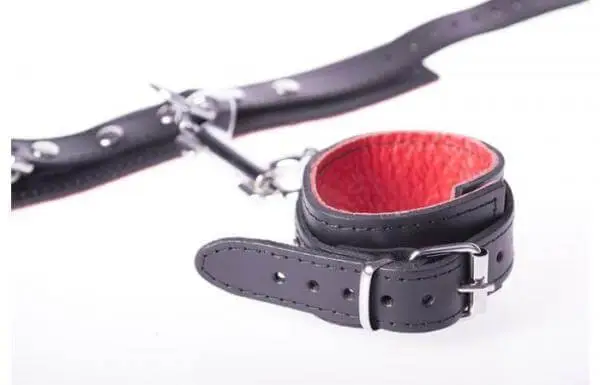 King Kink | Basic Leather Ankle Cuffs | 5 Cm 5 King Kink | Basic Leather Ankle Cuffs | 5 Cm - Afbeelding 3
