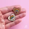 The Vulva Gallery | Happy Pride! Vulva Pin 2 The Vulva Gallery | Happy Pride! Vulva Pin -BODY & HEALTH Verkoop Rainbow vulva pin Duo 1.2 with logo