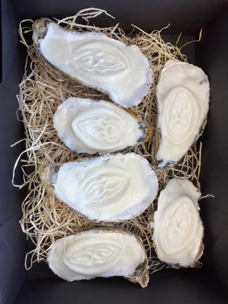 Mail & Female Vulva In Oesterschelp | Geurkaarsen 3 Mail & Female Vulva In Oesterschelp | Geurkaarsen